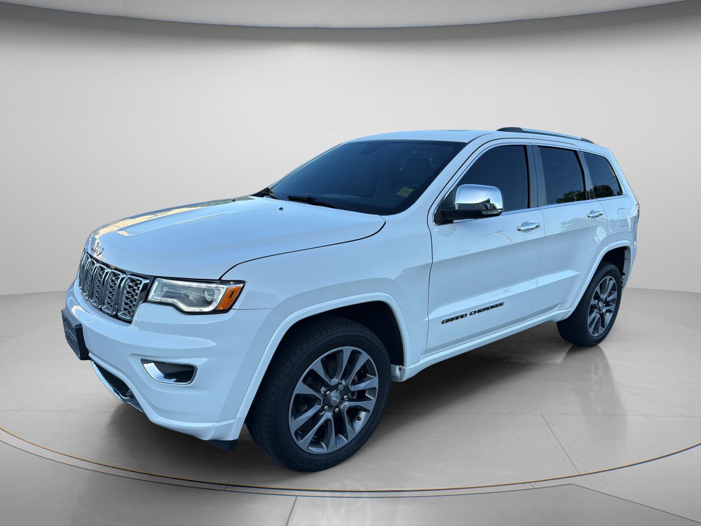 Used 2017 Jeep Grand Cherokee Overland AWD/4WD image 10