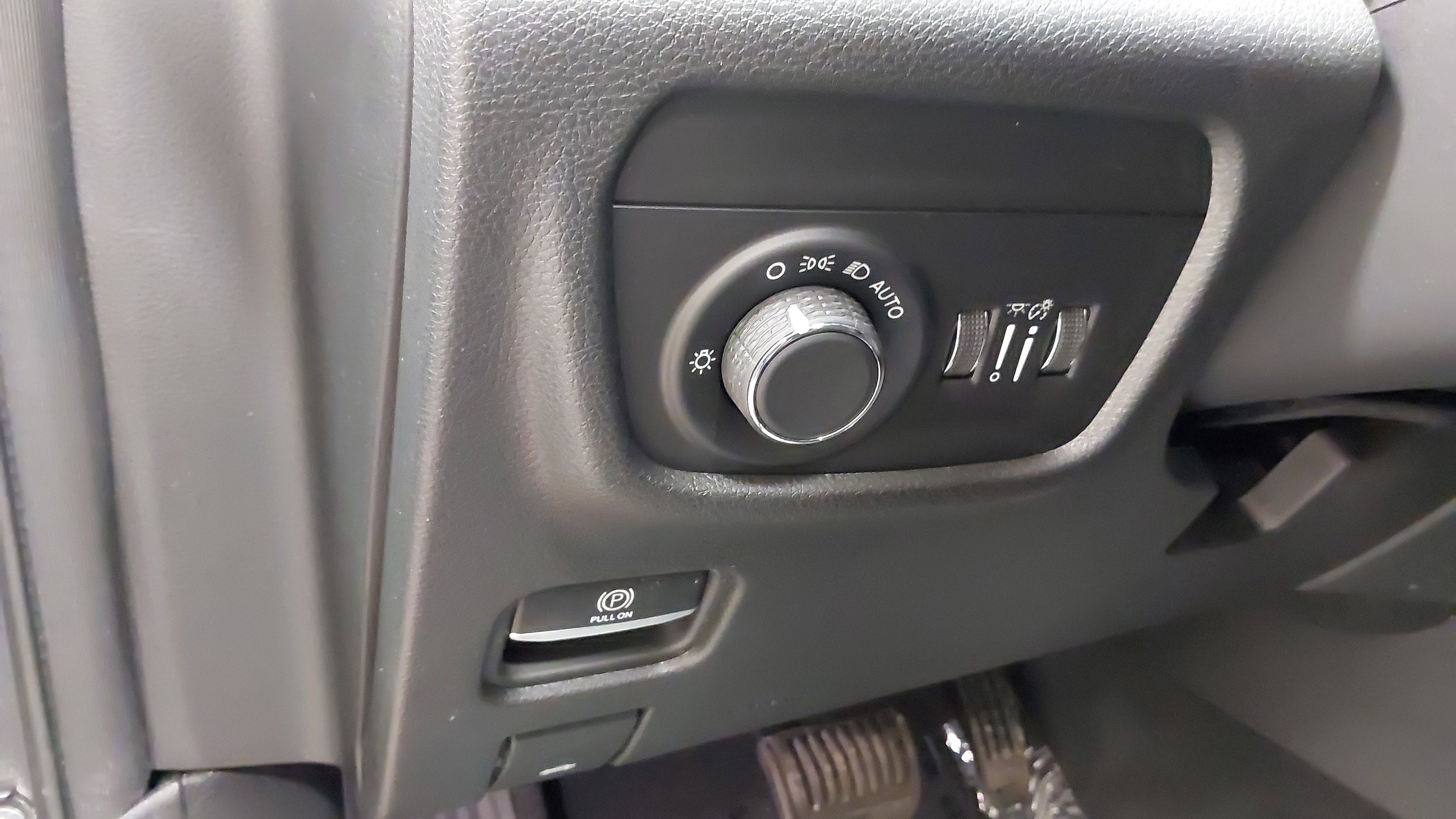 Used 2023 Jeep Grand Cherokee Altitude AWD/4WD image 23