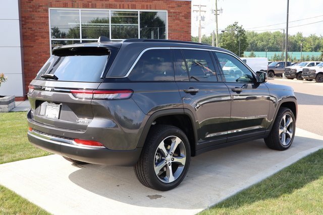 New 2025 Jeep Grand Cherokee Limited w/ Luxury Tech Group II image 35
