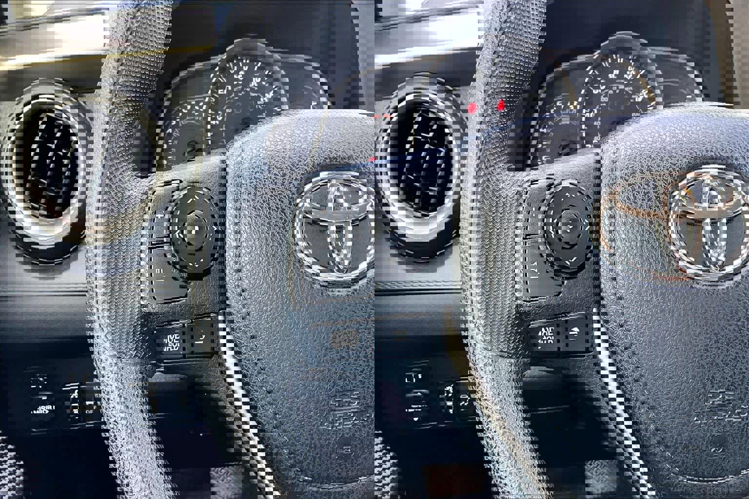 Used 2014 Toyota RAV4 LE image 22