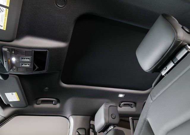 New 2026 Land Rover Defender 110 X-Dynamic SE image 22