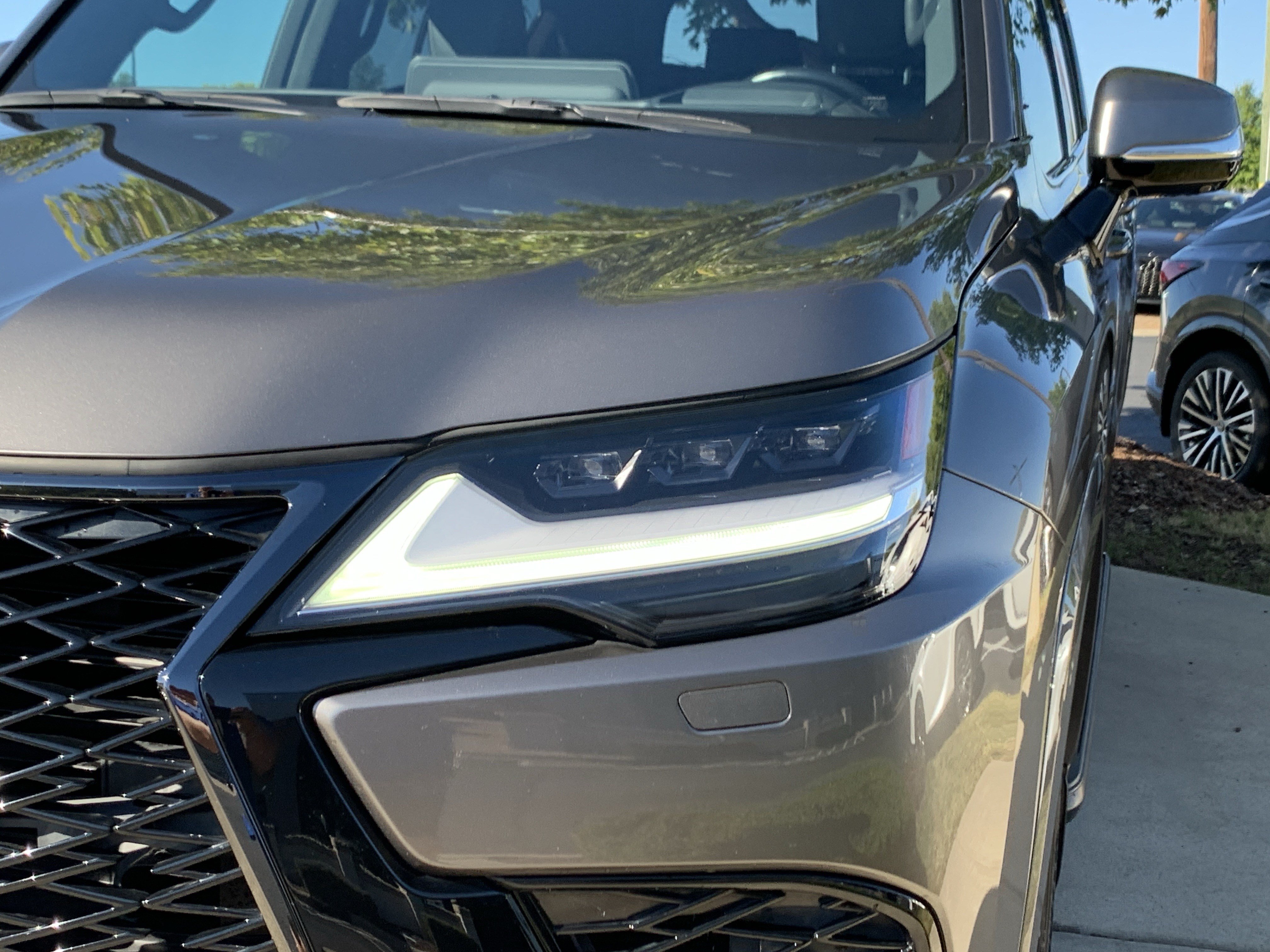 Used 2022 Lexus LX 600 F Sport w/ Accessory Package (Z1) AWD/4WD image 6
