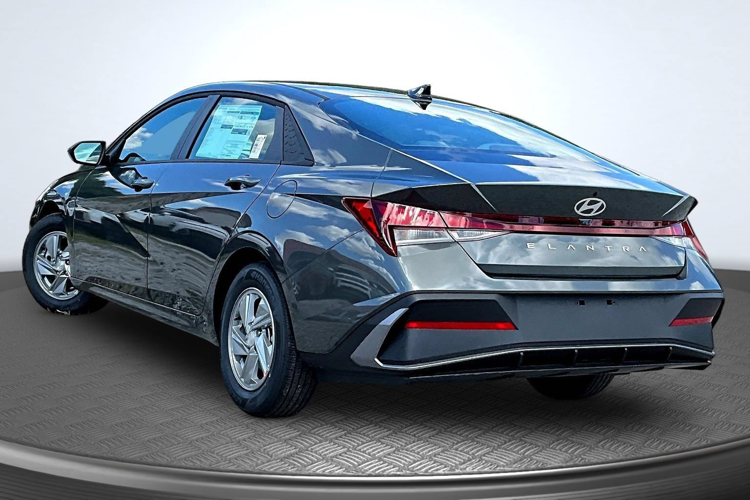 New 2026 Hyundai Elantra SE FWD image 3
