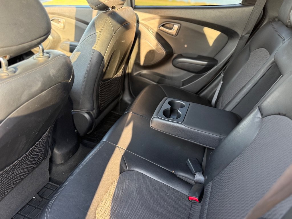 Used 2010 Hyundai Tucson GLS w/ Popular Equipment Pkg 2 FWD image 16