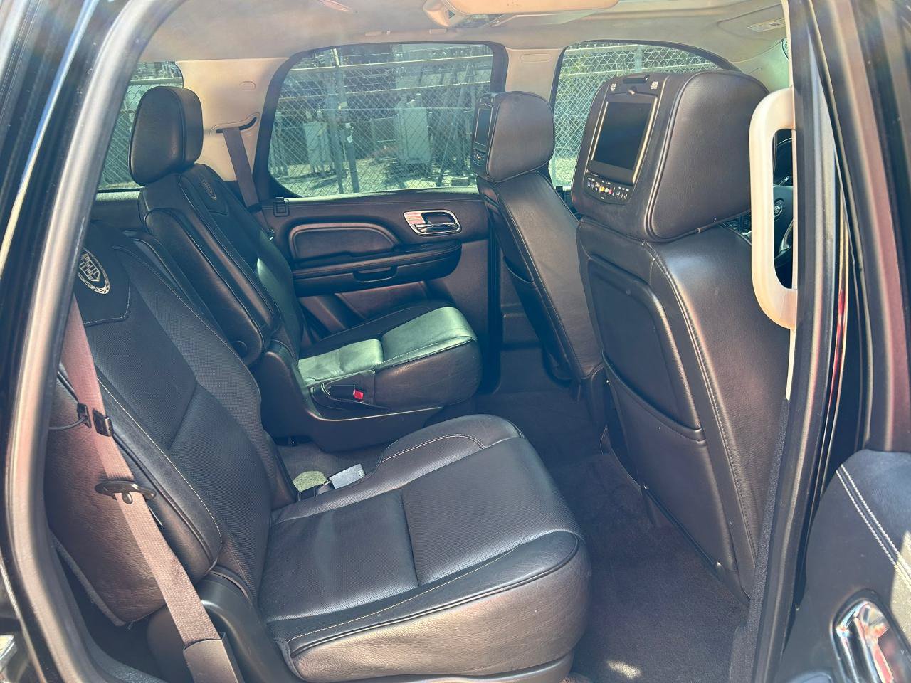 Used 2013 Cadillac Escalade Platinum AWD/4WD image 20