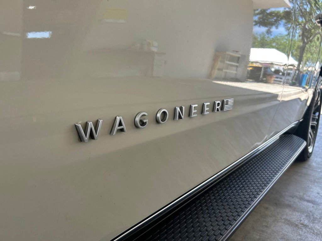 Used 2022 Jeep Wagoneer Series III RWD image 5