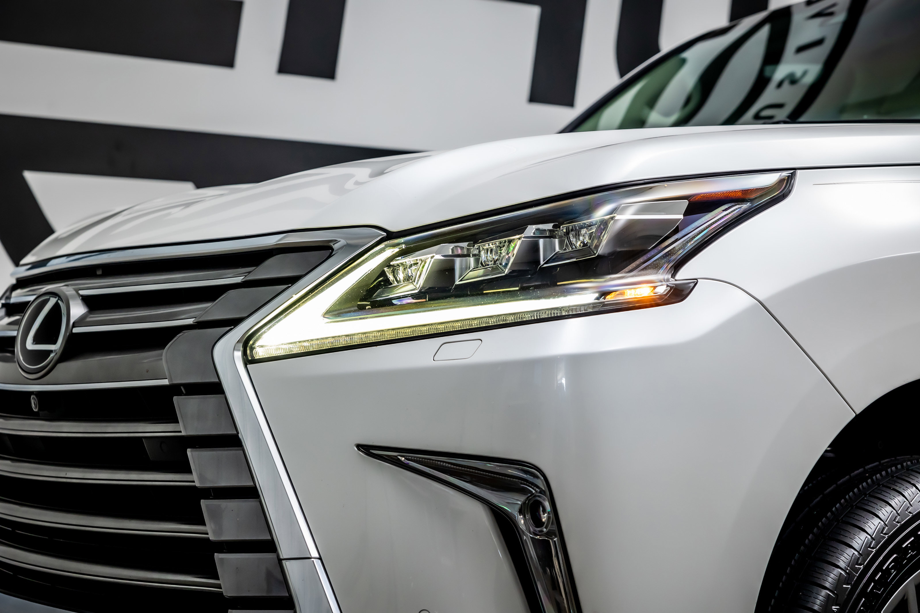 Used 2017 Lexus LX 570 4WD w/ Luxury Package image 14