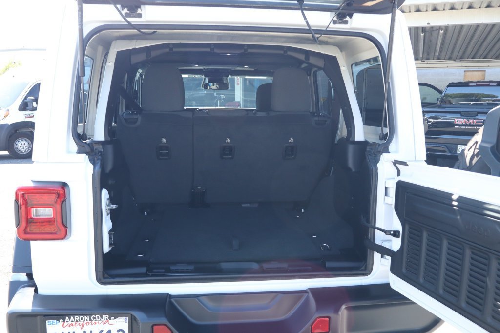 Certified 2025 Jeep Wrangler Unlimited Rubicon AWD/4WD image 36