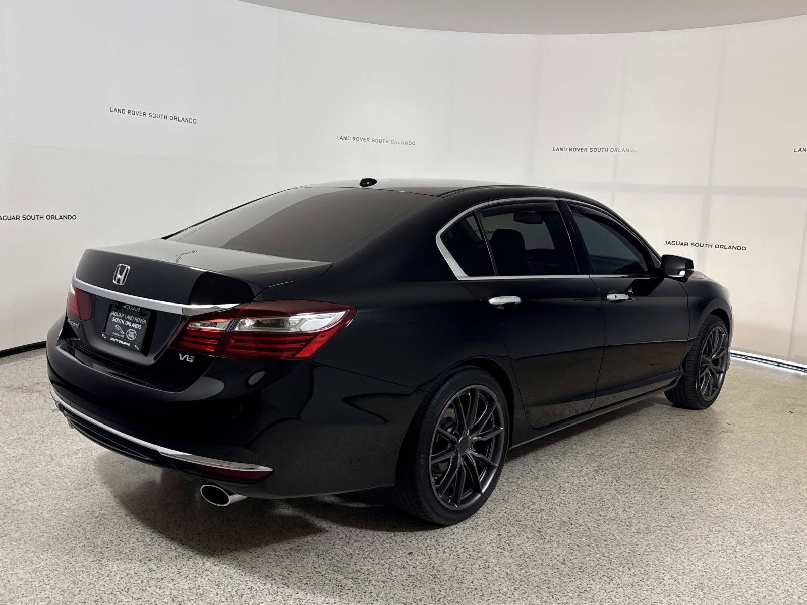 Used 2017 Honda Accord EX-L image 5