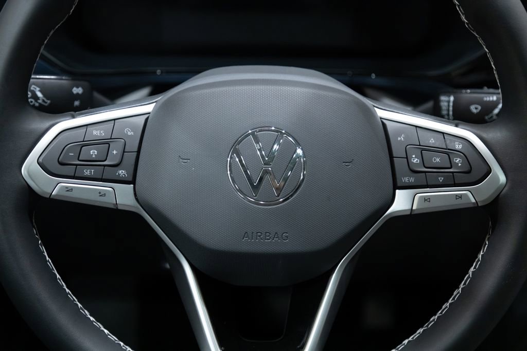 Used 2023 Volkswagen Taos SE w/ Panoramic Sunroof Package image 16