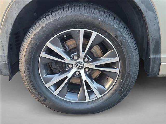 Used 2016 Toyota Highlander XLE FWD image 24