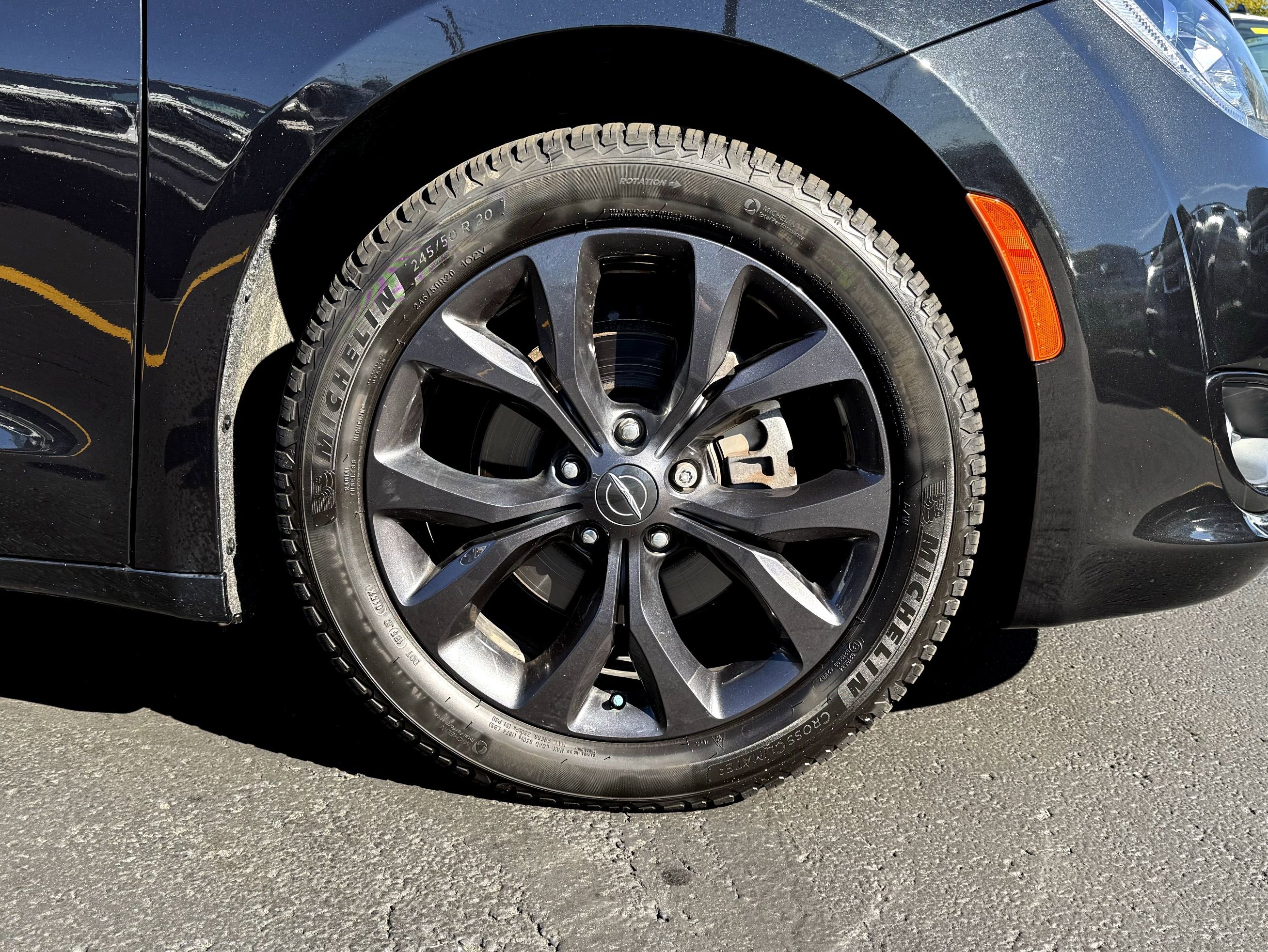 Used 2020 Chrysler Pacifica Touring-L w/ S Appearance Package image 10