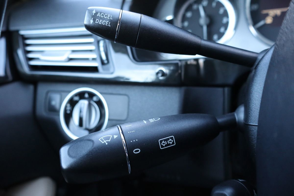 Used 2011 Mercedes-Benz E 350 4MATIC image 32