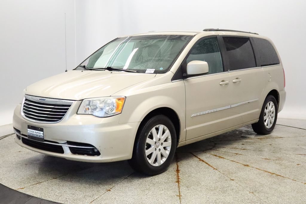 Used 2014 Chrysler Town & Country Touring FWD image 1