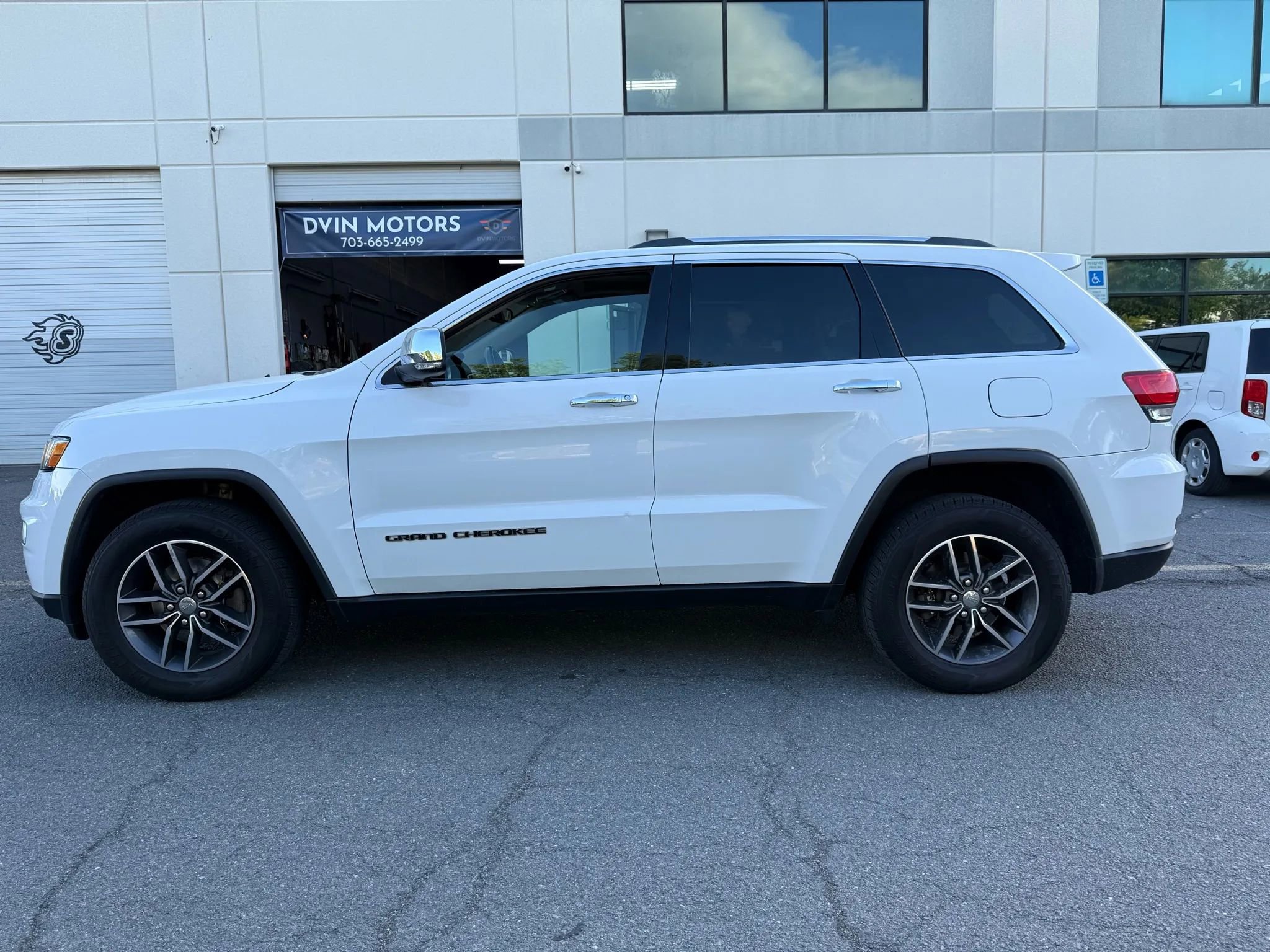 Used 2018 Jeep Grand Cherokee Limited image 8