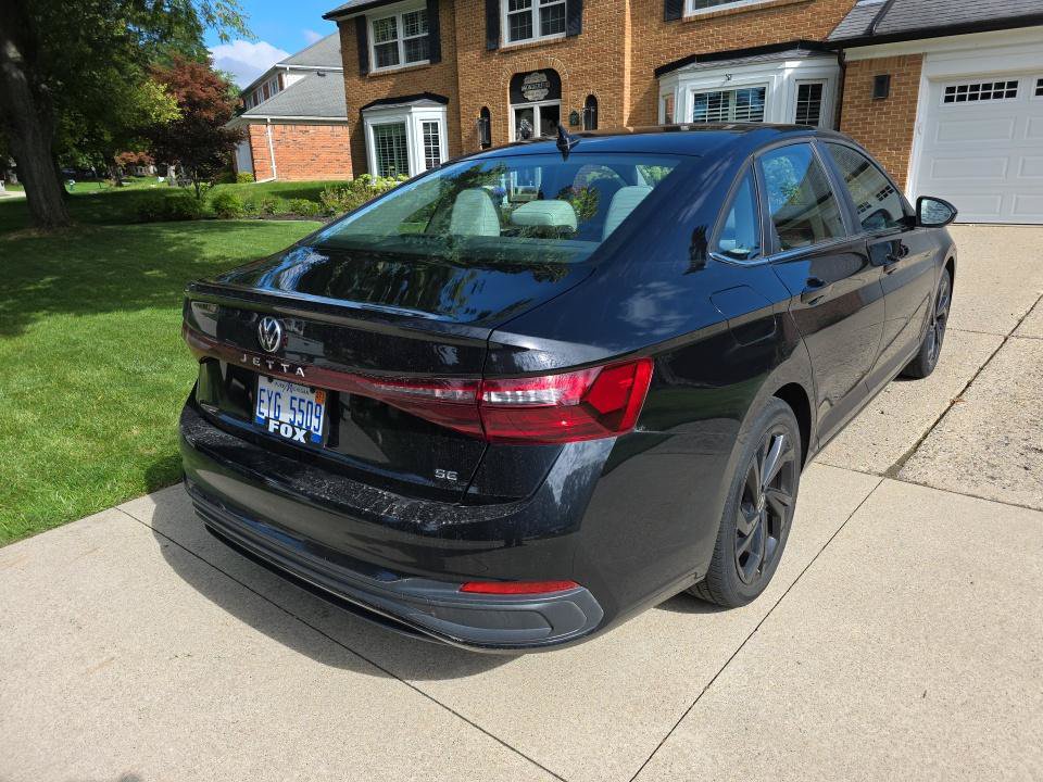 Used 2025 Volkswagen Jetta SE w/ Sunroof Package FWD image 6