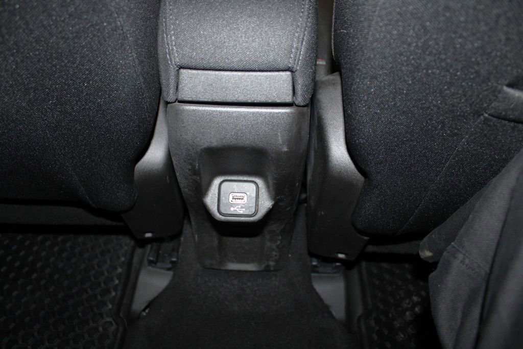 Used 2020 Jeep Renegade Latitude w/ Cold Weather Group image 31