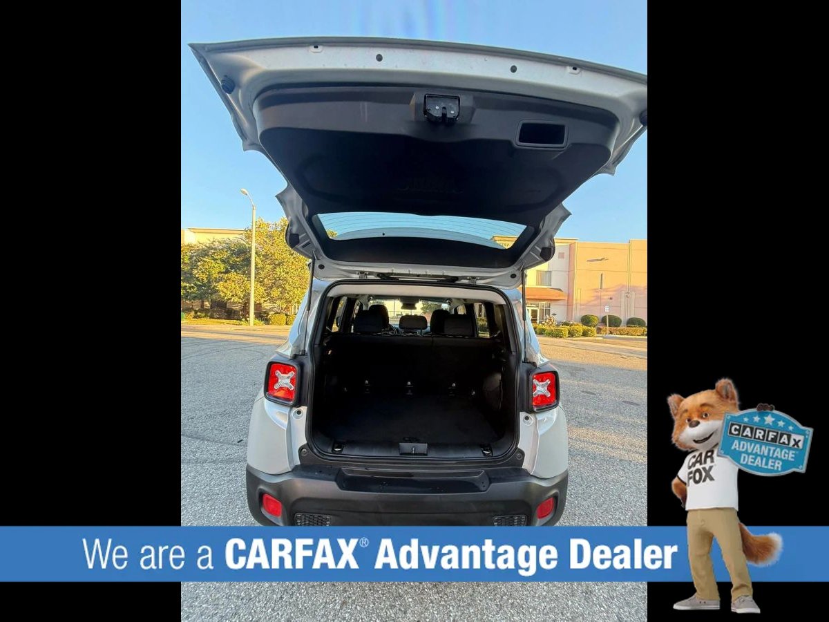 Used 2018 Jeep Renegade Altitude FWD image 24