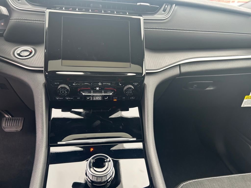 New 2025 Jeep Grand Cherokee L Altitude image 13