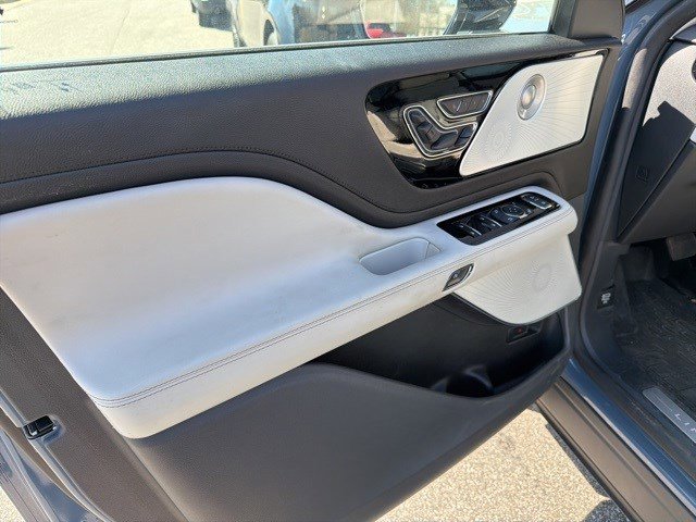 Certified 2025 Lincoln Aviator Reserve w/ Equipment Group 201A image 11