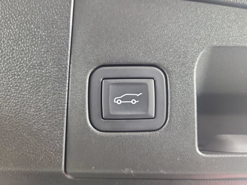 Used 2025 Cadillac XT4 Premium Luxury FWD image 9