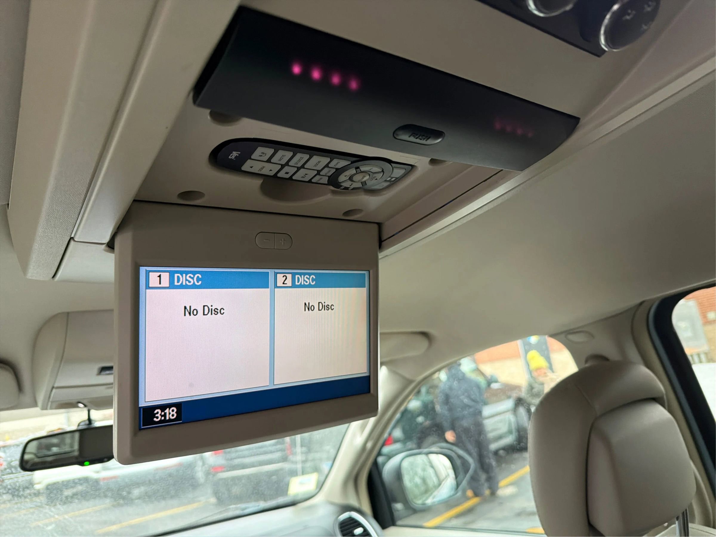 Used 2013 Chrysler Town & Country Touring image 21