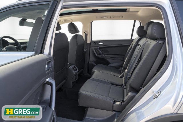 Used 2020 Volkswagen Tiguan SE w/ Panoramic Sunroof Package FWD image 12