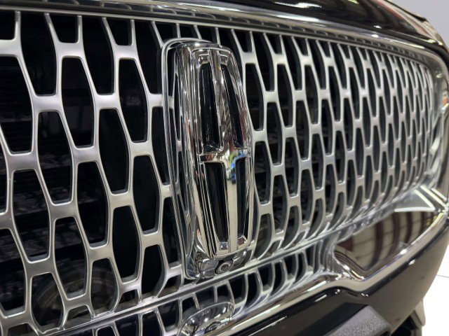 Used 2020 Lincoln Nautilus Reserve w/ Equipment Group 201A image 18