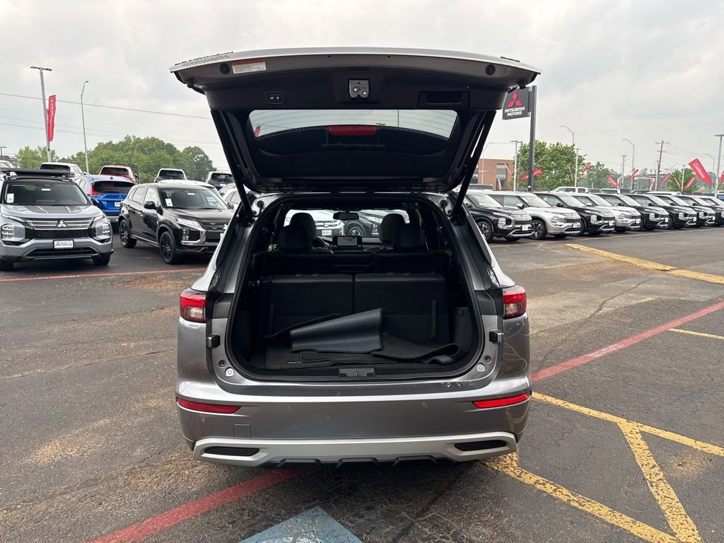Used 2023 Mitsubishi Outlander SEL FWD image 8