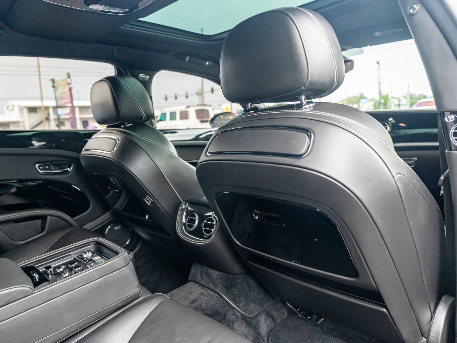 Used 2017 Bentley Mulsanne RWD image 42