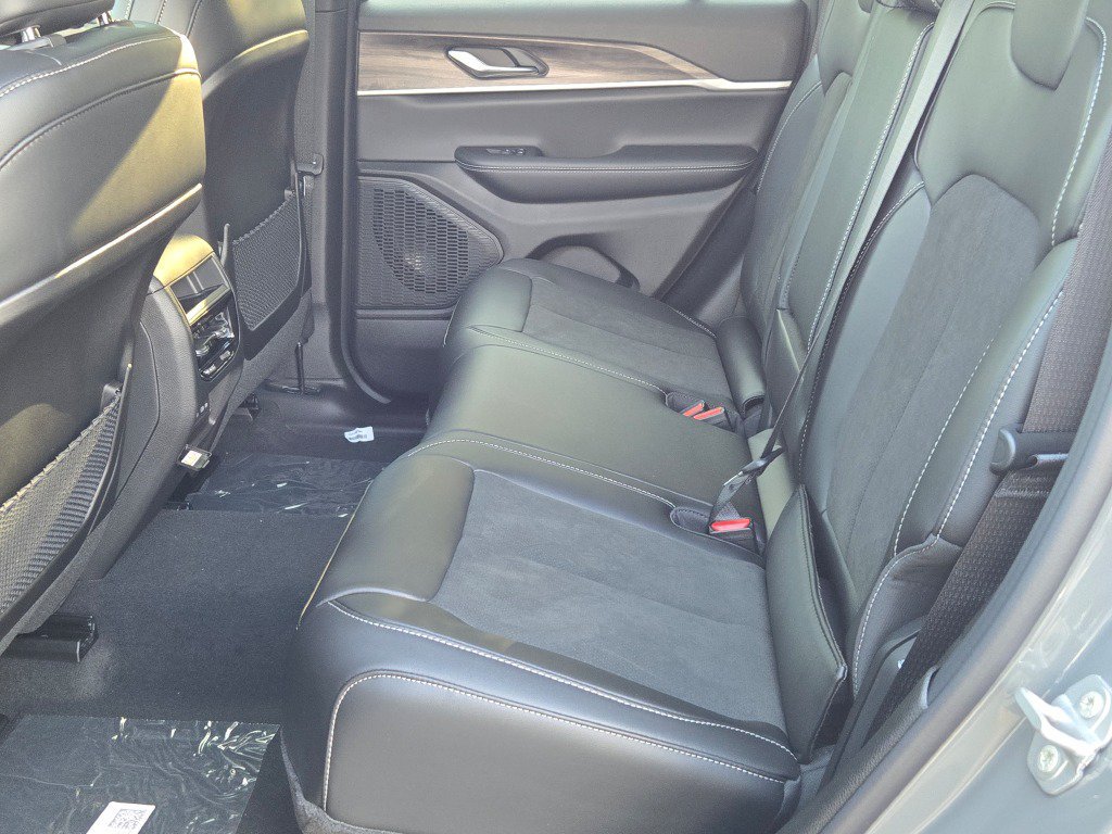 New 2027 Jeep Grand Cherokee Altitude AWD/4WD image 23