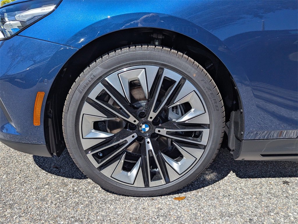 New 2026 BMW i5 eDrive40 w/ Executive Package image 40