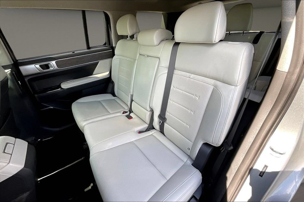 Used 2024 Hyundai Santa Fe Limited FWD image 25