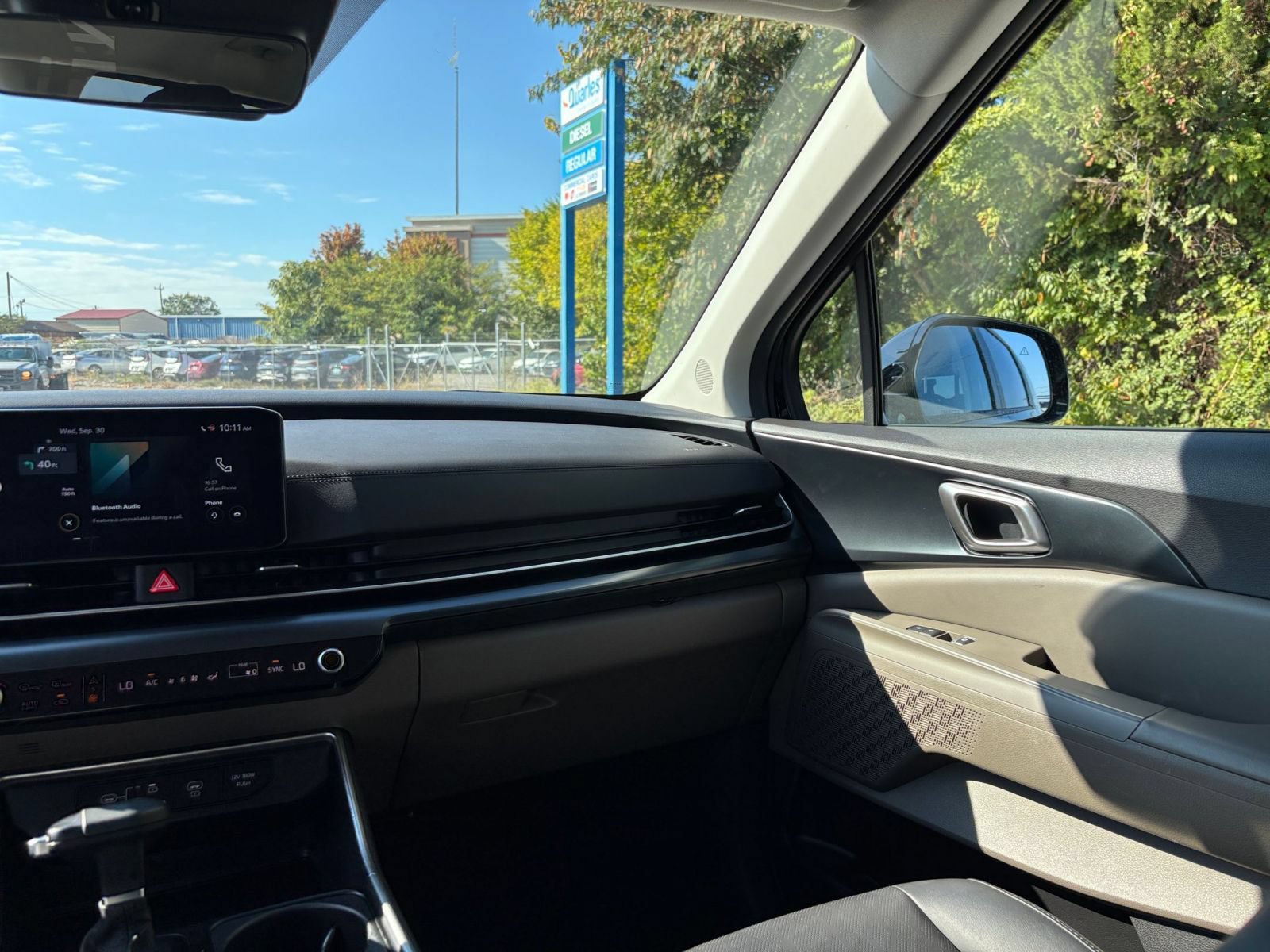 Used 2026 Kia Carnival FWD image 37