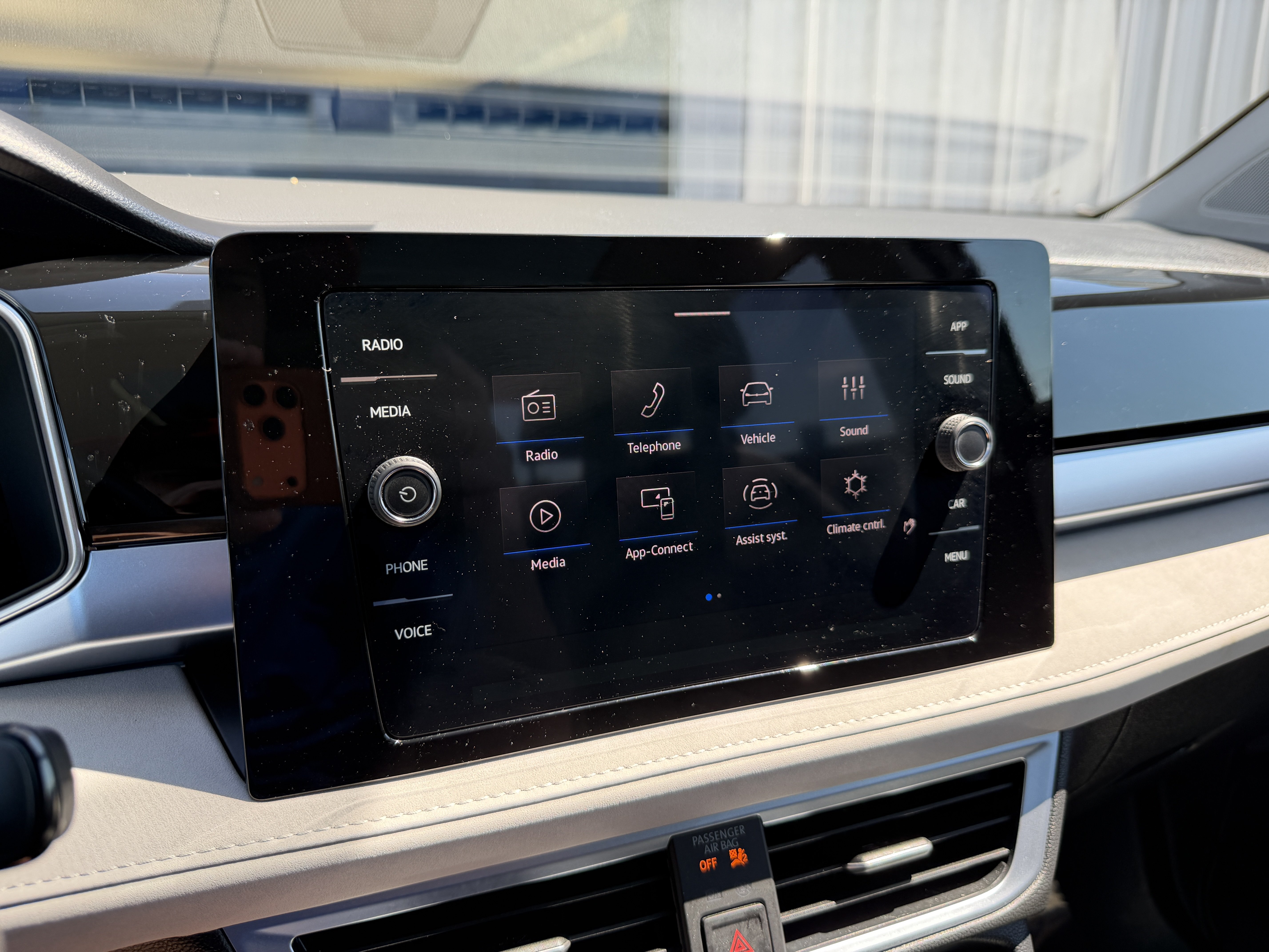 Certified 2025 Volkswagen Taos SE w/ Panoramic Sunroof Package FWD image 18