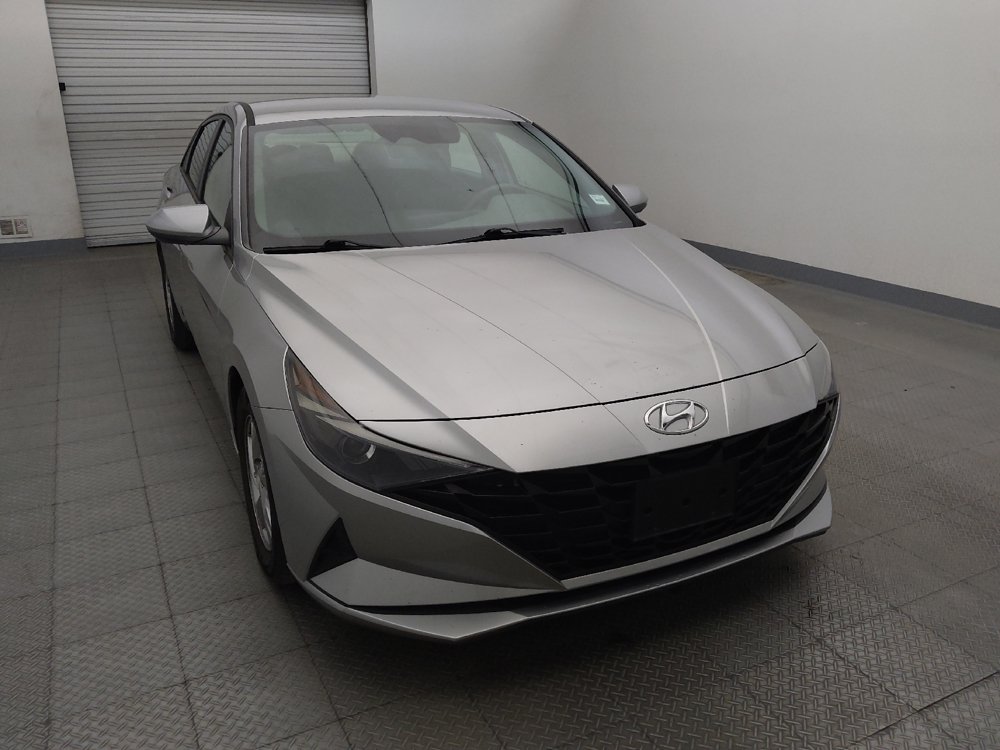 Used 2021 Hyundai Elantra SE FWD image 14