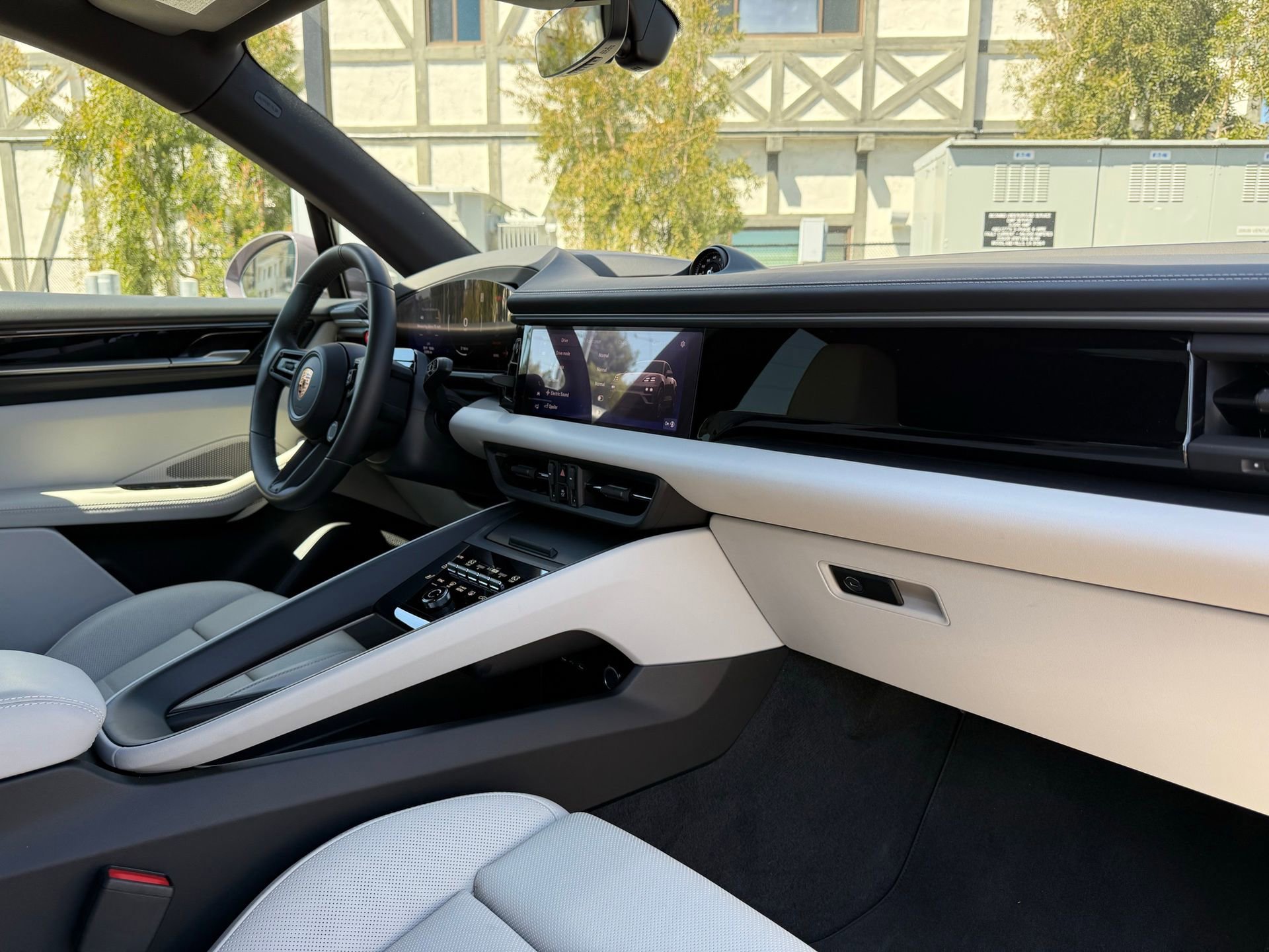 New 2026 Porsche Macan 4S Electric AWD/4WD image 24