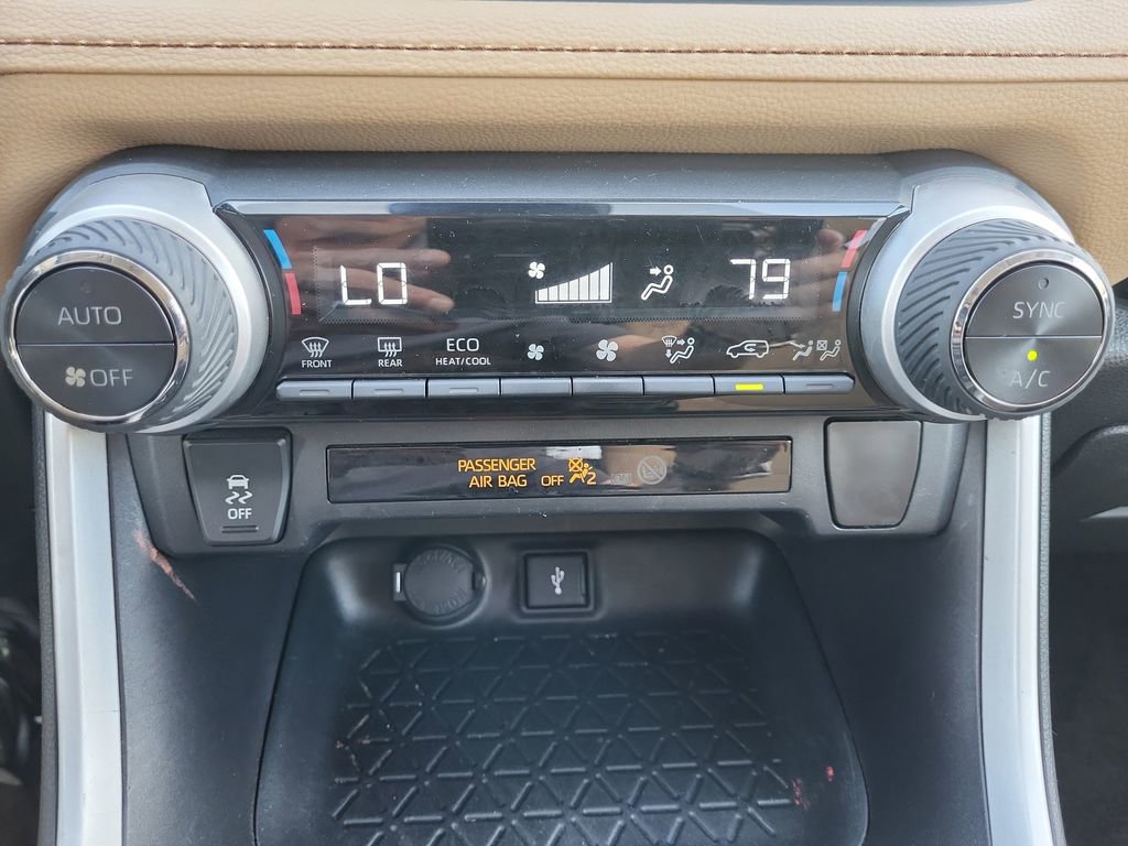 Used 2021 Toyota RAV4 LE image 20