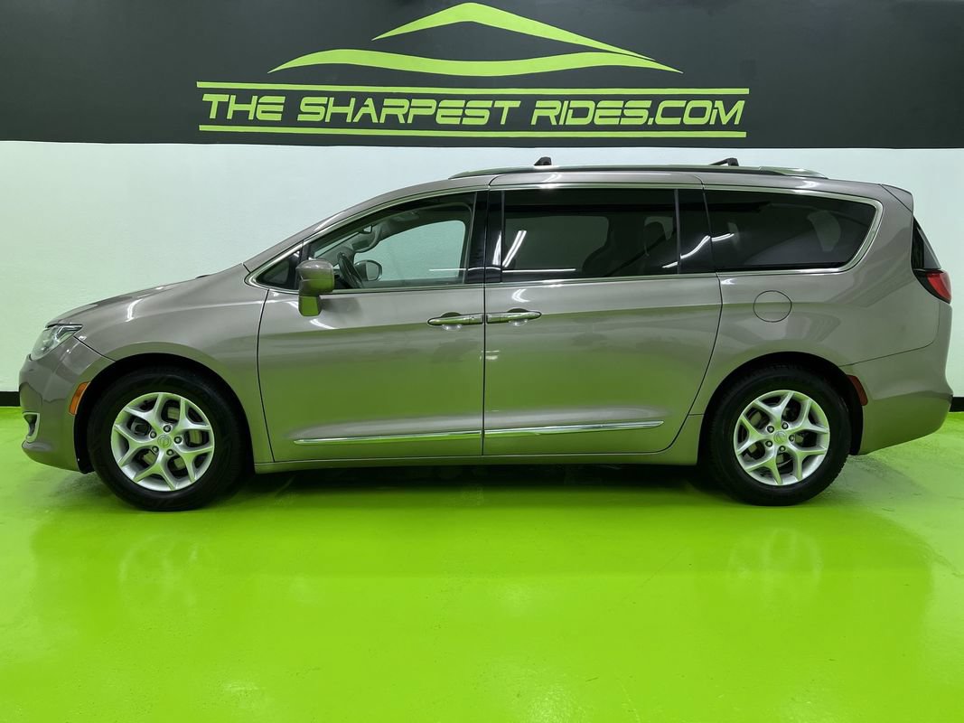 Used 2017 Chrysler Pacifica Touring-L Plus w/ Tire & Wheel Group FWD image 6