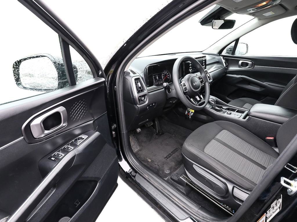 Used 2023 Kia Sorento LX image 11