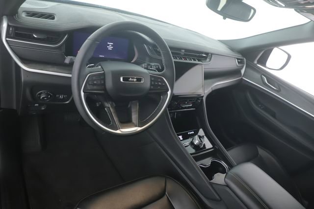 Used 2024 Jeep Grand Cherokee L Limited image 17