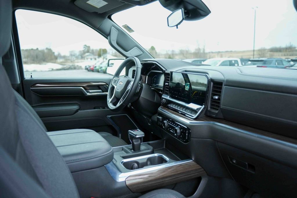 Used 2024 Chevrolet Silverado 1500 LT image 17