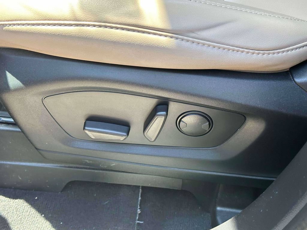 Used 2022 Ford Explorer XLT w/ Equipment Group 202A AWD/4WD image 20