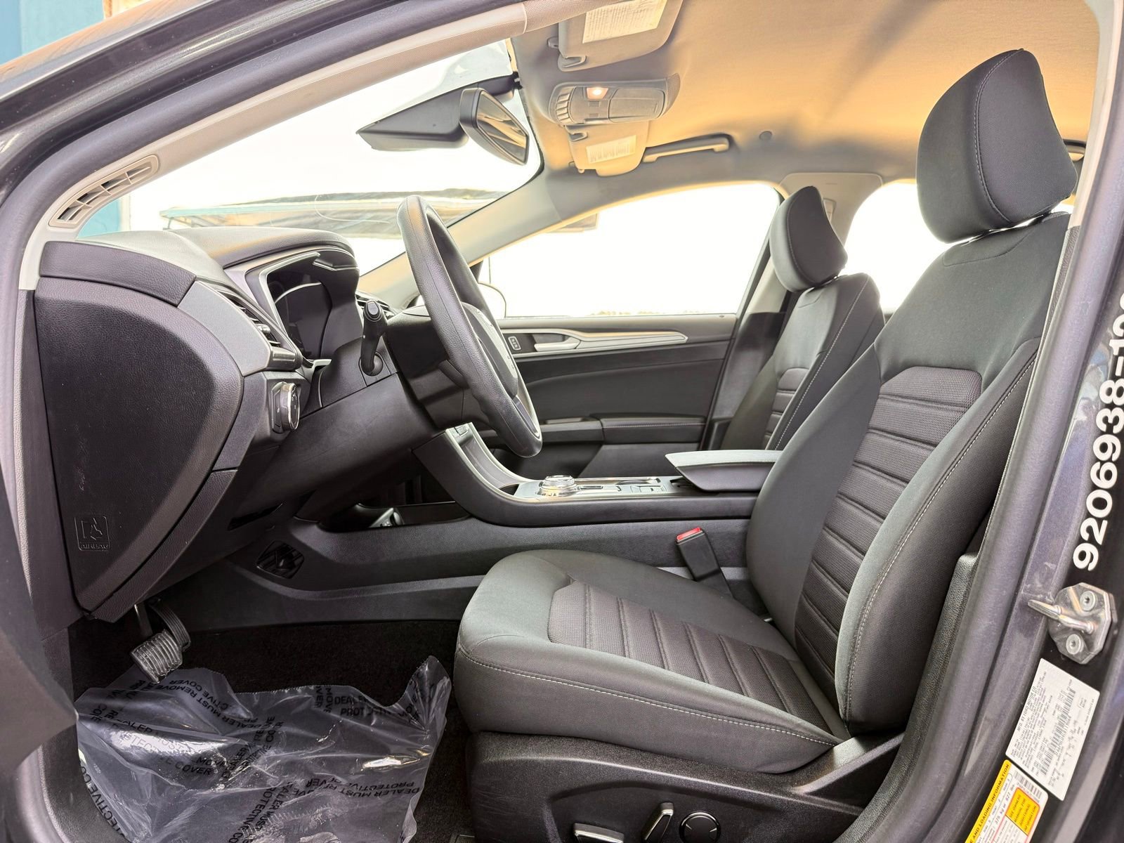 Used 2020 Ford Fusion SE FWD image 12