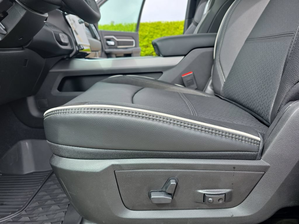 New 2026 RAM 2500 Laramie AWD/4WD image 28
