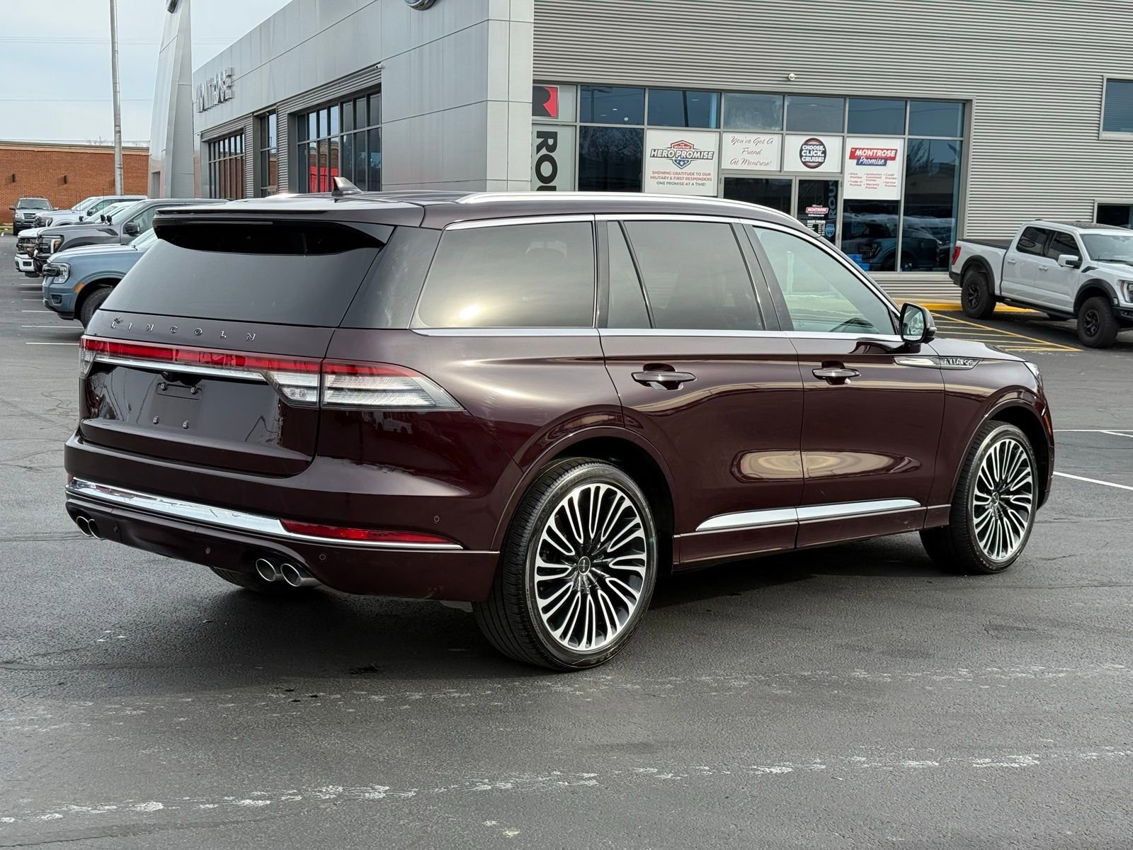 Used 2023 Lincoln Aviator Black Label w/ Dynamic Handling Package image 3