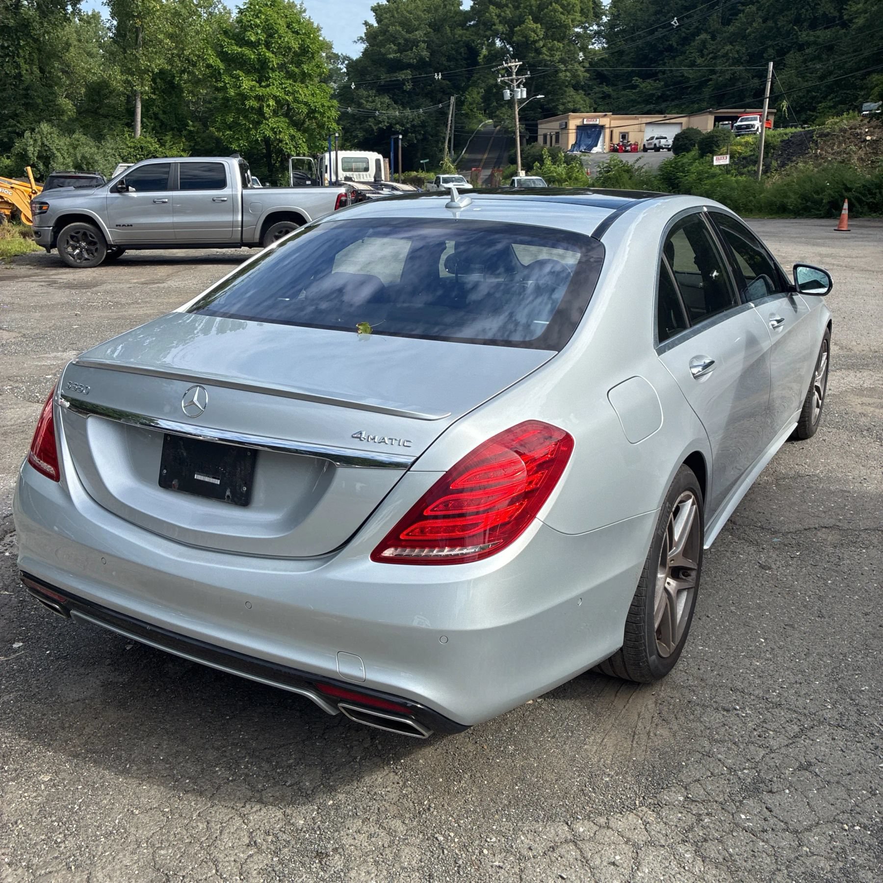 Used 2016 Mercedes-Benz S 550 4MATIC Sedan image 4