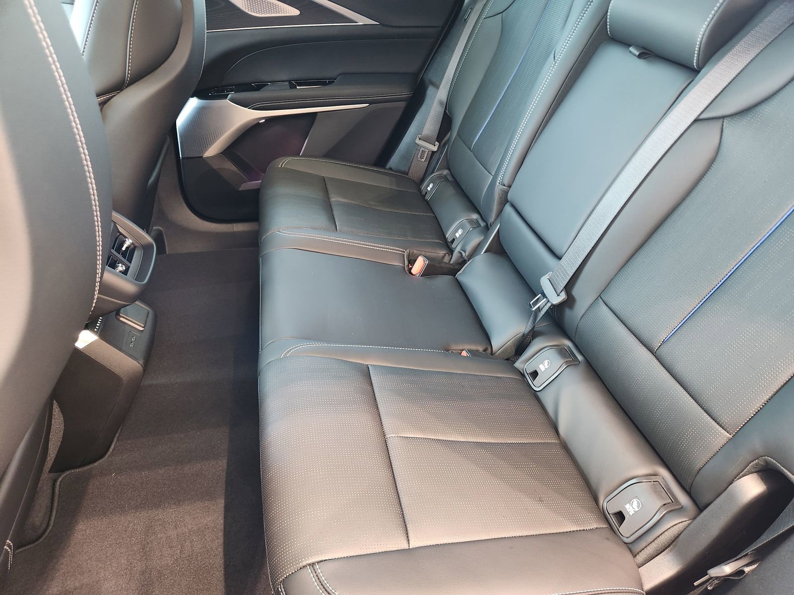 New 2026 Cadillac Lyriq V image 27