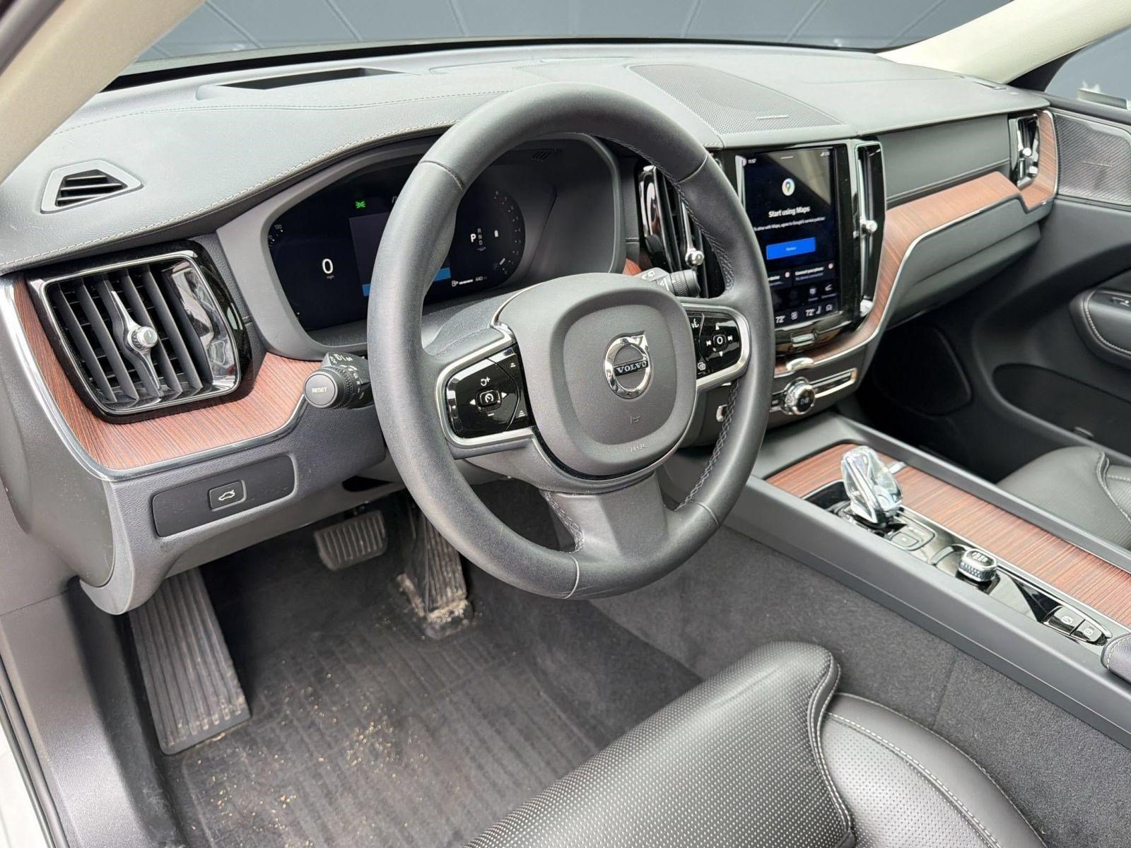 Certified 2023 Volvo XC60 B5 Ultimate w/ Climate Package AWD/4WD image 4