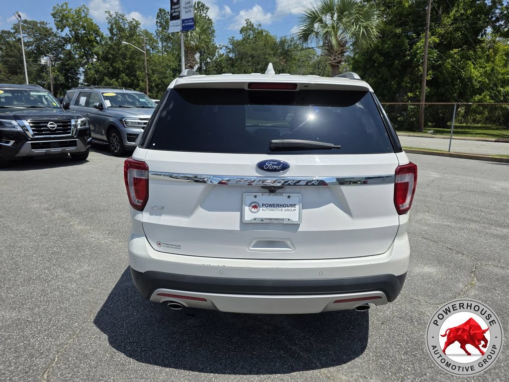 Used 2017 Ford Explorer XLT w/ Equipment Group 202A FWD image 4